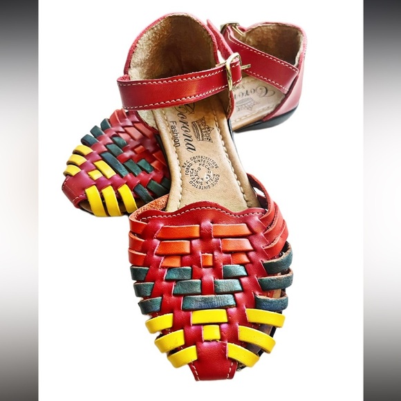 Very unique Girl sandals size 13 - Picture 2 of 7